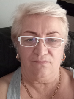 Anna, 70 �ves t�rskeres� n�, Tatab�nya