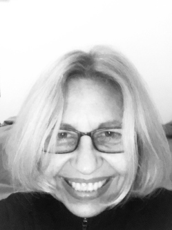 Edit, 47 �ves t�rskeres� n�, Buda�rs