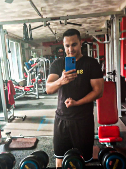 J�zsef, 24 �ves t�rskeres� f�rfi, Csik�st�tt�s