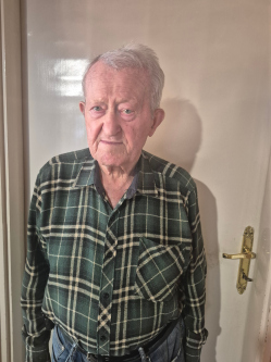 J�zsef, 87 �ves t�rskeres� f�rfi, Nagyg�rb�