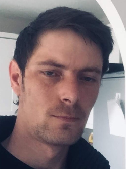 Tibor, 37 �ves t�rskeres� f�rfi, London (City of London)