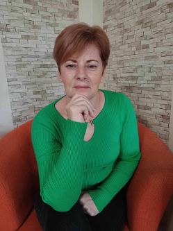 Anna, 60 �ves t�rskeres� n�, Kisk�r�s