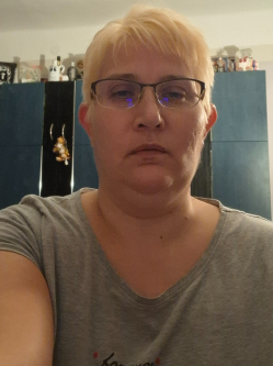 Andri, 47 �ves t�rskeres� n�, Mez�keresztes