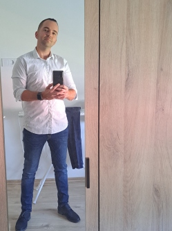 Zsolt, 44 �ves t�rskeres� f�rfi, Harta
