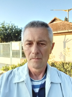 Zoli, 59 �ves t�rskeres� f�rfi, Tass
