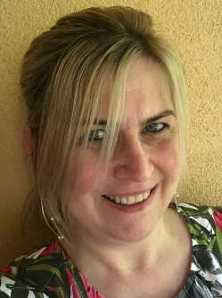 Gabriella, 52 �ves t�rskeres� n�, Sz�kesfeh�rv�r