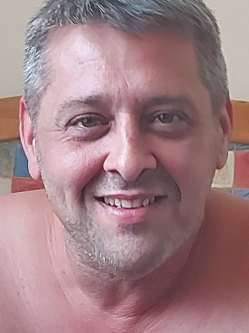 J�nos, 48 �ves t�rskeres� f�rfi, Galambok