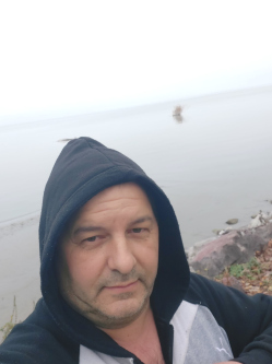 Robert, 49 �ves t�rskeres� f�rfi, D�nszentmikl�s