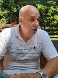 Zoltan, 71 �ves t�rskeres� f�rfi, Farmos