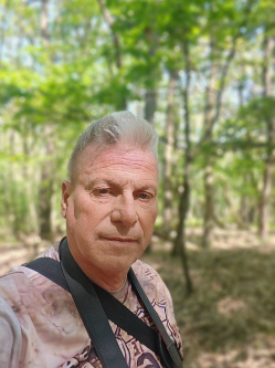 Ern�, 55 �ves t�rskeres� f�rfi, Budapest