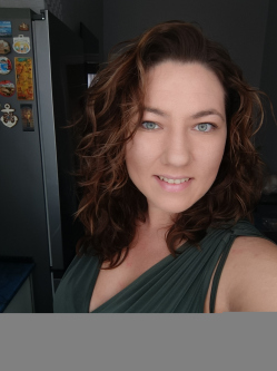 K�rmen, 29 �ves t�rskeres� n�, Sz�kesfeh�rv�r