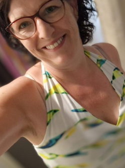 Olga, 42 �ves t�rskeres� n�, Veszpr�m