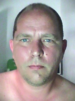 Zolt�n, 48 �ves t�rskeres� f�rfi, Kemence
