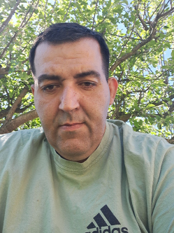 Attila, 39 �ves t�rskeres� f�rfi, Cs�r�tnek
