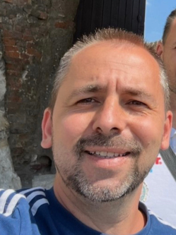 �rp�d, 46 �ves t�rskeres� f�rfi, Szigethalom