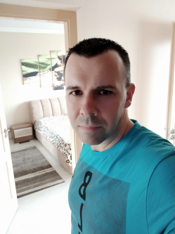 Norbert, 45 �ves t�rskeres� f�rfi, Szolnok