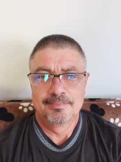 P�ter, 48 �ves t�rskeres� f�rfi, Tab