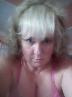 Anita, 57 �ves t�rskeres� n�, Baja