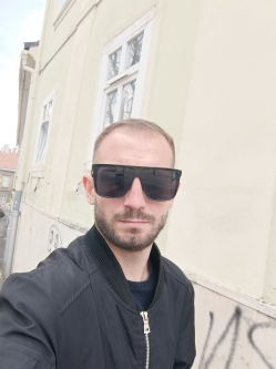 Alex, 30 �ves t�rskeres� f�rfi, Sopron