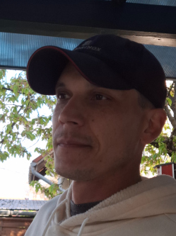 L�szl�, 41 �ves t�rskeres� f�rfi, Pilisv�r�sv�r