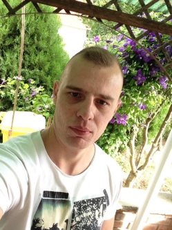 D�vid, 36 �ves t�rskeres� f�rfi, Tam�si
