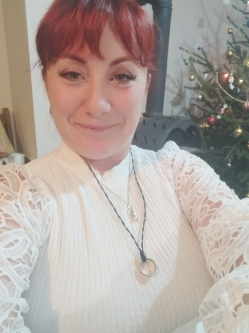 Marcsi, 41 �ves t�rskeres� n�, Vill�nyk�vesd