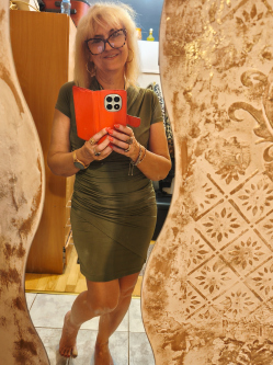 Ir�n, 58 �ves t�rskeres� n�, Gy�ngy�s
