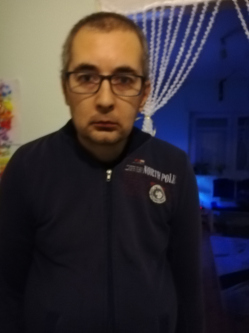Tamas, 42 �ves t�rskeres� f�rfi, Feh�rv�rcsurg�