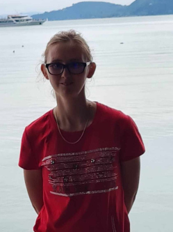 Anett, 26 �ves t�rskeres� n�, J�szber�ny