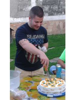 Ricsi, 34 �ves t�rskeres� f�rfi, Mez�k�vesd