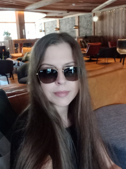 N�ra, 44 �ves t�rskeres� n�, Tatab�nya