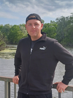 Martin, 24 �ves t�rskeres� f�rfi, �pusztaszer
