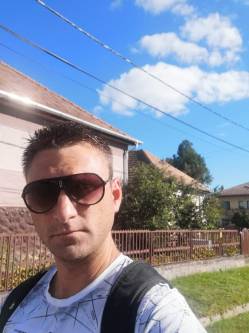 Balazs, 39 �ves t�rskeres� f�rfi, Salg�tarj�n