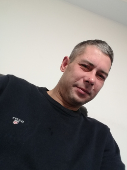 Zoli, 37 �ves t�rskeres� f�rfi, Bihar