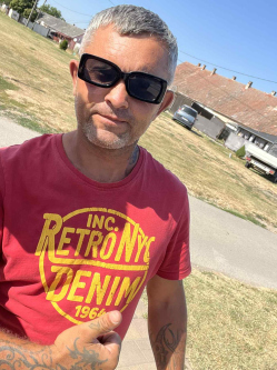 Gyula, 48 �ves t�rskeres� f�rfi, Dencsh�za