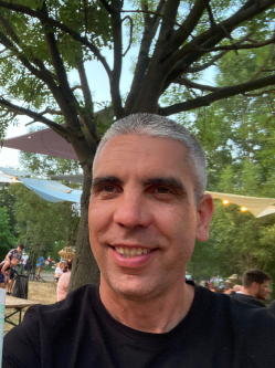 Henrik, 47 �ves t�rskeres� f�rfi, Szigetszentm�rton