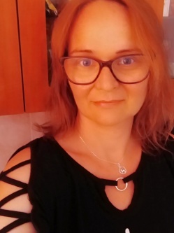 Ani, 44 �ves t�rskeres� n�, Orosh�za
