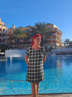 Zsuzsi, 70 �ves t�rskeres� n�, Kiszombor
