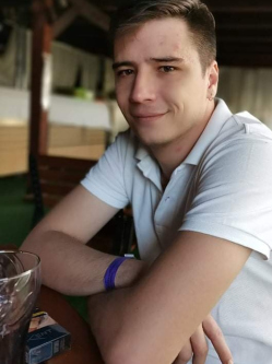 Richard, 32 �ves t�rskeres� f�rfi, V�llaj