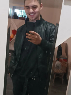 Noel, 22 �ves t�rskeres� f�rfi, Devecser