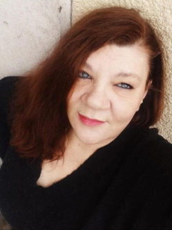 Lili, 56 �ves t�rskeres� n�, Tatab�nya