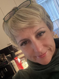 Kata, 48 �ves t�rskeres� n�, Sz�zhalombatta