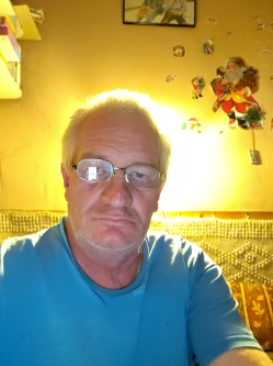 Tivadar, 57 �ves t�rskeres� f�rfi, Adorj�s