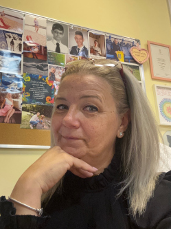 Gabi, 50 �ves t�rskeres� n�, G�d�ll�