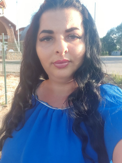 Heni, 29 �ves t�rskeres� n�, Kunhegyes