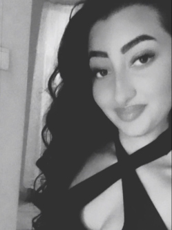 Ildike, 25 �ves t�rskeres� n�, Budakal�sz