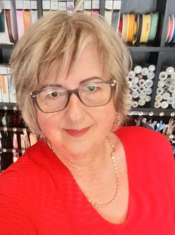 Kata, 66 �ves t�rskeres� n�, Kom�rom
