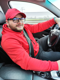 Lacus, 43 �ves t�rskeres� f�rfi, B�cs