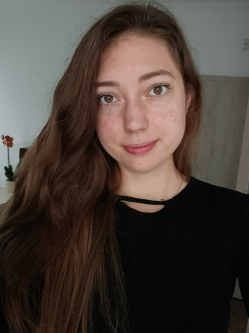 Bogi, 22 �ves t�rskeres� n�, Budapest