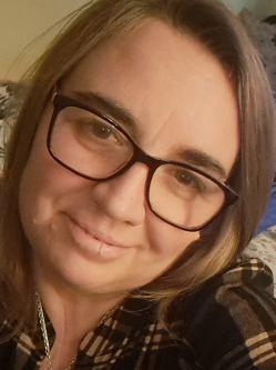 L�na, 52 �ves t�rskeres� n�, Kecskem�t